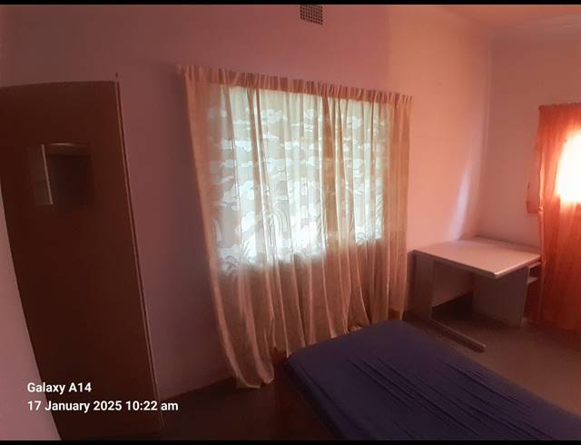 6 BEDROOM FREESTANDING FOR SALE IN BO-DORP